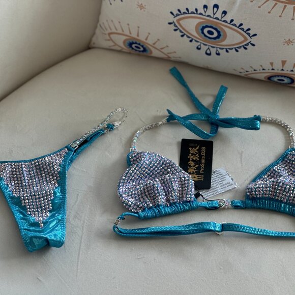 Bikini competition suit  NEVER WORN - Picture 2 of 5